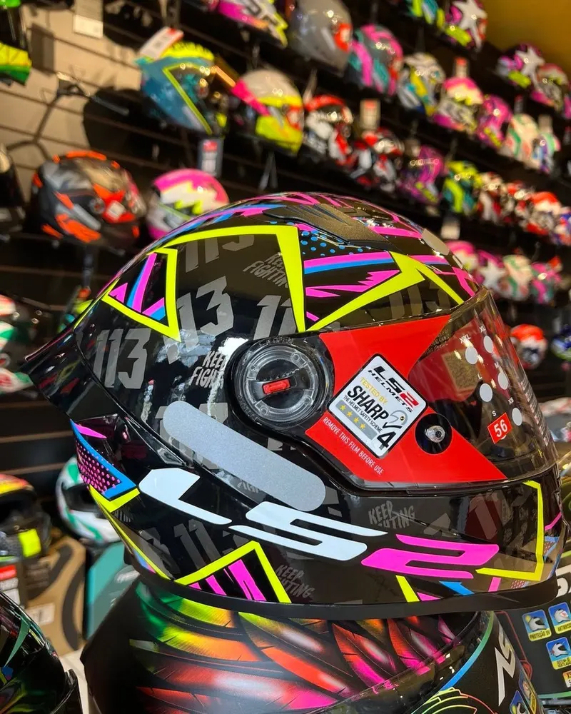 Capacete LS2 preto com detalhes em neon rosa, amarelo e azul